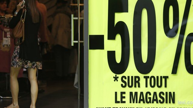 <p>
	Магазин в Париж. <em>Снимка: Ройтерс</em></p>
