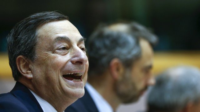 <p>
	Ще се засмее ли с облекчение&nbsp;най-сетне президентът на ЕЦБ Марио Драги?&nbsp;<em>Снимка: Ройтерс</em></p>
