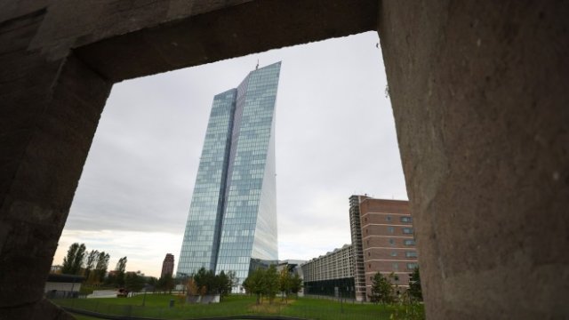 <p>
	Сградата на ЕЦБ във Франкфурт. <em>Снимка: Bloomberg LP</em></p>
