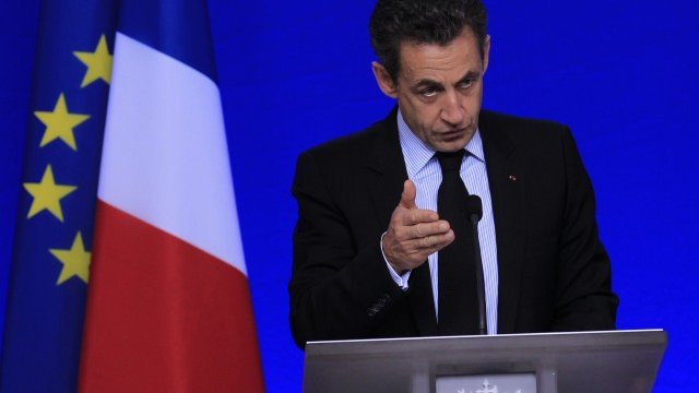 <p>
	Френският президент Никола Саркози изнася реч по време на срещата на върха на ЕС. Снимка: Ройтерс</p>
