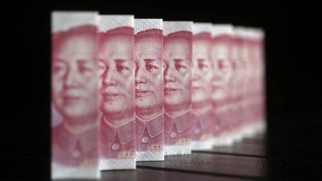 <p style="text-align: justify;">
	Китайски юан. <em>Снимка: Ройтерс</em></p>
