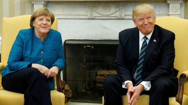 <p>
	Ангела Меркел и Доналд Тръмп по време на посещението на германския канцлер в САЩ през март. <em>Снимка: Архив Ройтерс</em></p>
