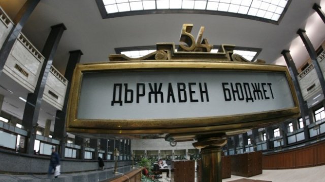 <p>
	Служебното финансово министерство оставя бюджетен излишък на редовния кабинет. <em>Снимка: Архив БТА</em></p>
