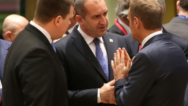 <p>
	&nbsp;Президентът Румен Радев (средата) участва в заседанието на Европейския съвет в Брюксел. <em>Снимка: БТА</em></p>
