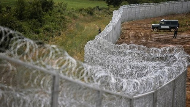 <p>
	Оградата, изградена от България на границата с Турция. <em>Снимка: Ройтерс</em></p>
