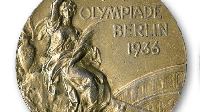 Продават на търг един от златните олимпийски медали на Джеси Оуенс