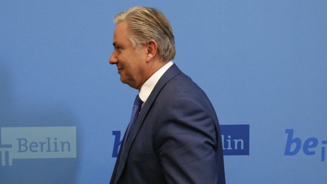 <p>
	62-годишният Клаус Воверайт ще подаде оставка от поста си на кмет на Берлин през декември след 13 години начело на германската столица. <em>Снимка: Ройтерс</em></p>
