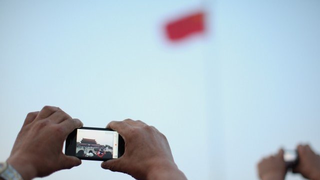 <p>
	iOS на Apple губи пазарен дял в Китай за сметка на Android. <em>Снимка: Getty Images News</em></p>
