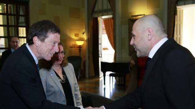 <p>
	Проф. Ави Симхон (вляво) и Томислав Дончев. <em>Снимка: Правителствена пресслужба</em></p>
