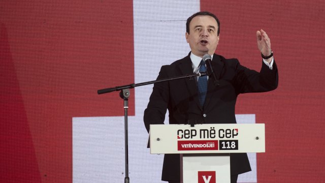 Албин Курти на предизборен митинг през януари. Снимка: Atdhe Mulla/Bloomberg