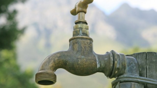 КЕВР отложи решението за поскъпване на водата в София