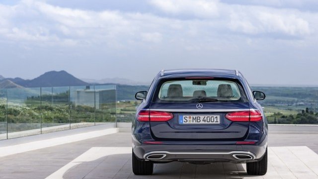 <p>
	&nbsp;Снимки: Mercedes-Benz</p>
