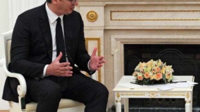 <p>
	Сръбският президент Александър Вучич (вляво) и руският президент Владимир Путин (вдясно).&nbsp;<em>Снимка: EPA/БГНЕС (архив)</em></p>
