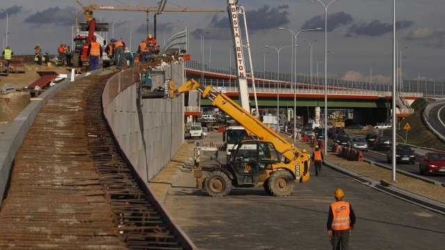 <p>
	Регионалното министерство е готово да представи план какви средства са нужни за строителството на пътни проекти у нас. <em>Снимка: архив&nbsp;</em><em>Ройтерс</em></p>

