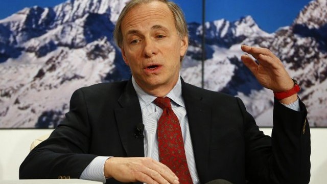 <p>
	Рей Далио, съосновател на хедж фонда Bridgewater Associates, казва, че вижда потенциал в идеята. <em>Снимка: Архив Ройтерс</em></p>
