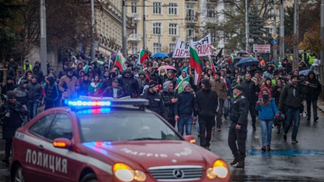 <p>
	Протест в центъра на София имаше и в неделния ден. <em>Снимка: Димитър Кьосемарлиев, Investor Media Group</em></p>
<p>
	&nbsp;</p>
