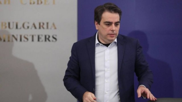 <p>
	<em>Асен Василев. Снимка: Димитър Кьосемарлиев, Investor Media Group</em></p>
