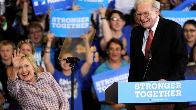 <p>
	Бъфет по време на проявата на&nbsp;Хилъри Клинтън във Филаделфия. <em>Снимка: Ройтерс</em></p>
