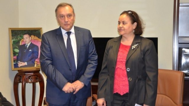 <p>
	Посланик Закия ел-Мидауи (л) и Светослав Глосов. <em>Снимка: пресцентър</em></p>
