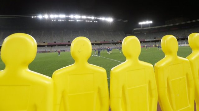 <p>
	Тренировка на румънците в Клуж-Напока. <em>Снимка:&nbsp;&nbsp;EPA/ROBERT GHEMENT</em></p>
