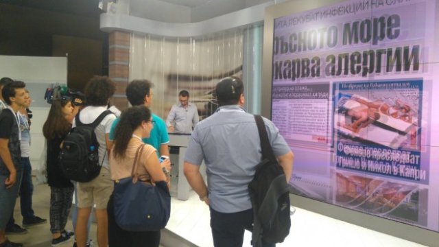 <p>
	<em>Студиото на българската телевизия. Снимка: BTV</em></p>
