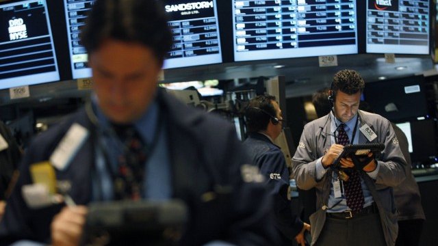 <p>
	Пазарите са изправени пред поредната напрегната седмица. <em>Снимка: Ройтерс</em></p>
