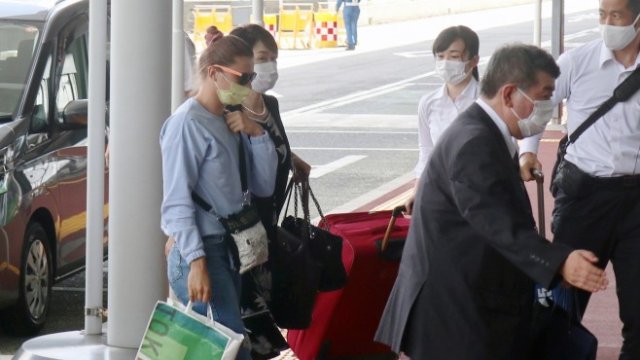 <p>
	Кристина Цимановская преди отлитането си от Токио.&nbsp;<em>Снимка: EPA/JIJI PRESS JAPAN</em></p>
