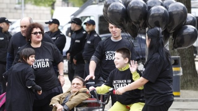 <p>
	Протест на хора с увреждания в София, 18.04.2018 г.&nbsp;<em>Снимка: Олег Попов, Investor Media Group</em></p>
