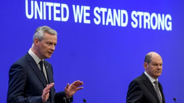 <p>
	Френският министър на икономиката и финансите Брюно Льо Мер (вляво) и германският му колега Олаф Шолц. <em>Снимка: Ройтерс</em></p>
