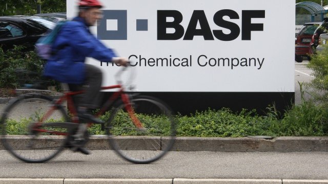 <p>
	BASF разчита все повече на Азия. <em>Снимка: архив Ройтерс</em></p>
