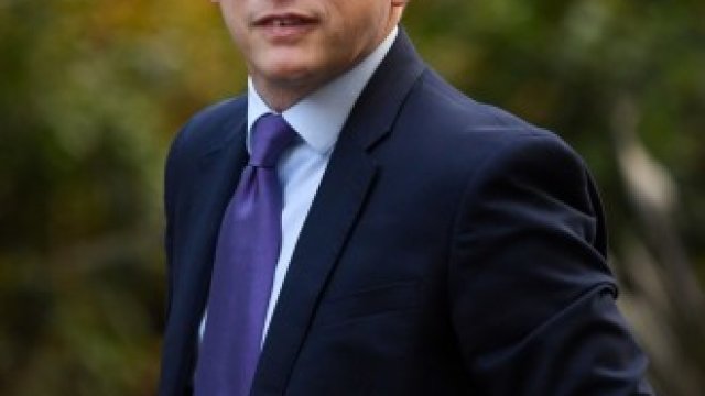 <p>
	Британският министър на транспорта Грант Шапс.&nbsp;<em>Снимка: Chris J. Ratcliffe/Bloomberg</em></p>
