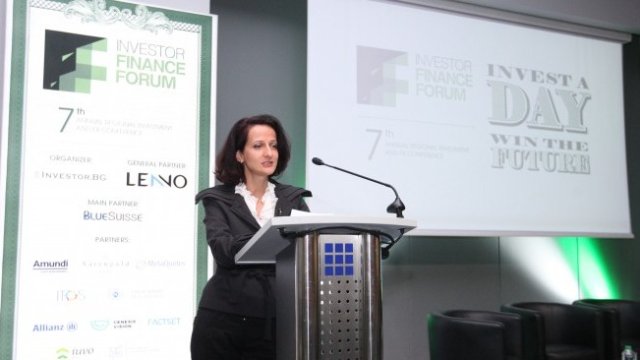 <p>
	Карина Караиванова при откриването на Investor Finance Forum. <em>Снимка: Димитър Кьосемарлиев, Investor Media Group</em></p>
