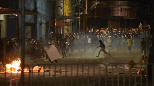 <p>
	Протестите в Бразилия взеха две жертви. <em>Снимка: Ройтерс</em></p>
