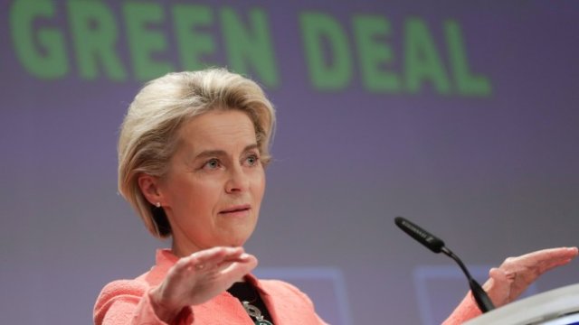 <p>
	Европейската Зелена сделка бе смалена. <em>Снимка:&nbsp;&nbsp;EPA/OLIVIER HOSLET</em></p>
