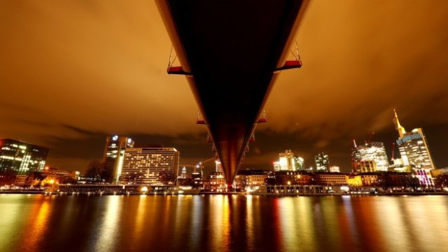 <p>
	Банковият квартал във Франкфурт. <em>Снимка: Ройтерс</em></p>
