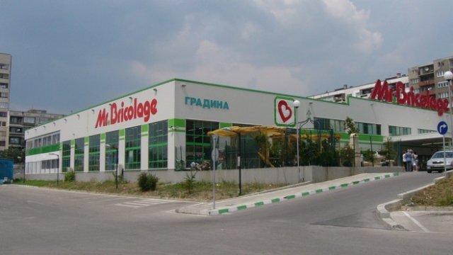 <p>
	Магазинът на Мосю Бриколаж във Варна <em>Снимка: brefbg.com</em></p>
