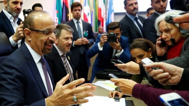 <p>
	Срещата на ОПЕК във Виена преминава под засилен интерес от страна на медиите.<em> Снимка: Ройтерс</em></p>
