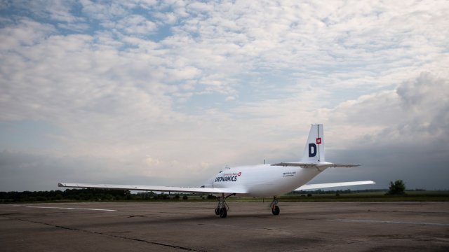 Снимка: Dronamics