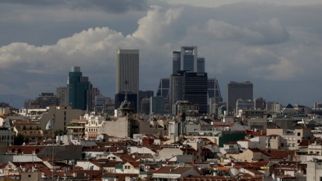 <p>
	Бизнес сгради в Мадрид. <em>Снимка: Ройтерс</em></p>
