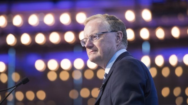 <p>
	<em>Гуверньорът на Австралийската централна банка Филип Лоу. Снимка: Bloomberg L.P.</em></p>
