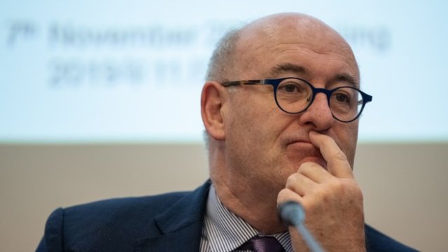<p>
	Комисар Фил Хоган. <em>Снимка:&nbsp;EPA/ROMAN PILIPEY</em></p>
