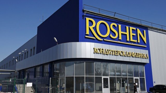 <p>
	Корпорацията &quot;Рошен&quot;, която е 18-а по големина в рейтинга на световните сладкарски компании, носи най-големи печалби благодарение на 4-те си фабрики в Украйна. <em>Снимка: Ройтерс</em></p>
