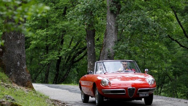 <p>
	Класическият Alfa Romeo Spider. <em>Снимка: Архив Ройтерс</em></p>
