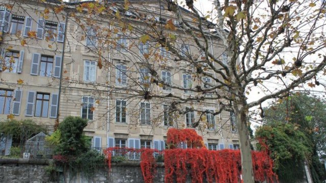 <p>
	Швейцария винаги се е считала за сигурен залог на пазара на имоти. <em>Снимка: Nouhailler. Лиценз: <a href="http://creativecommons.org/" target="_blank">Creative Commons</a></em></p>
