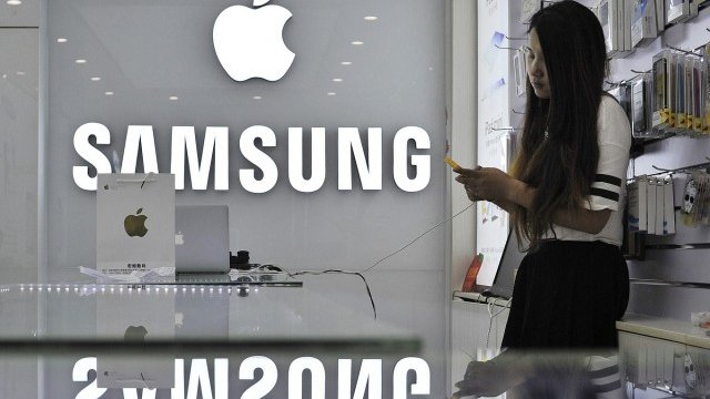 <p>
	Samsung и Apple заемат най-голяма част от пазара. <em>Снимка: архив Ройтерс</em></p>
