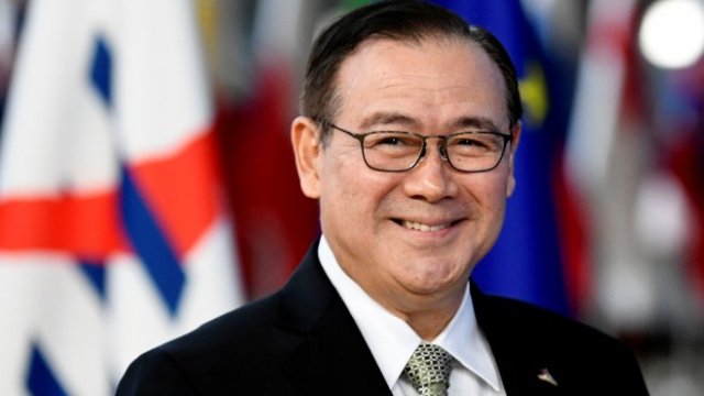 <p>
	Външният министър на Филипините Теодоро Локцин. <em>Снимка: Ройтерс</em></p>
