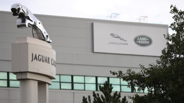<p>
	Завод на Jaguar Land Rover в Ливърпул. <em>Снимка: Ройтерс</em></p>
