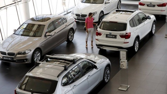 <p>
	Шоурум на компанията в Пекин. <em>Снимка: Ройтерс</em></p>
