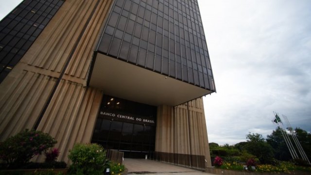 <p>
	<em>Сградата на централната банка на Бразилия.&nbsp;Снимка: Andressa Anholete/Bloomberg</em></p>
