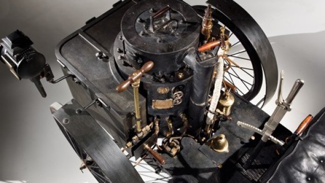 <p>
	Автомобилът все&nbsp;още може да се движи напълно самостоятелно.&nbsp;<em>Снимка:&nbsp;RM Auctions</em></p>
